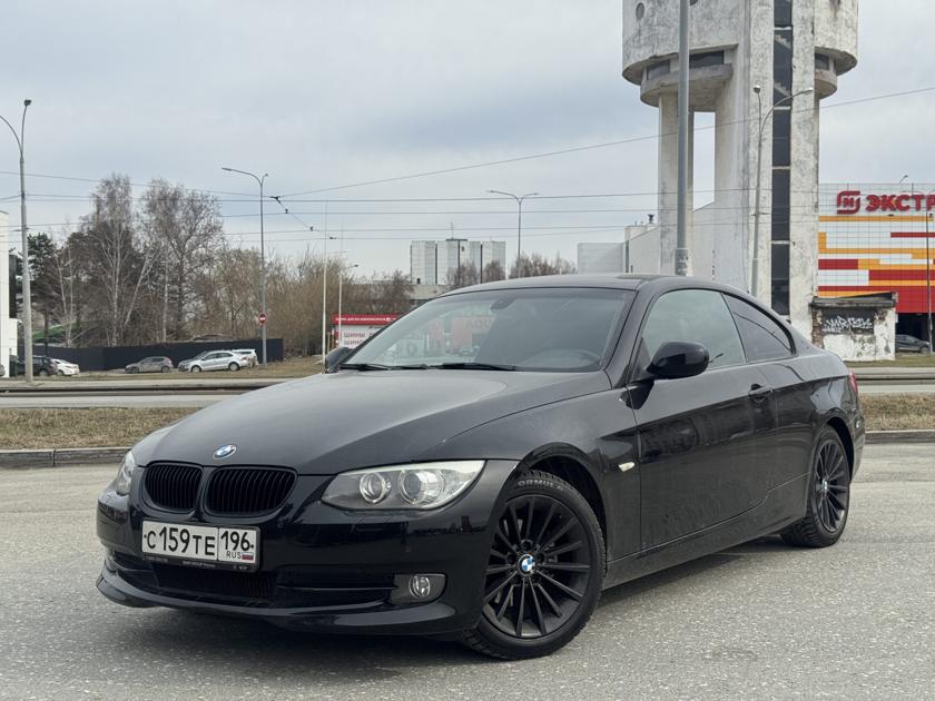 BMW 320i Coupe E92 Black Edition